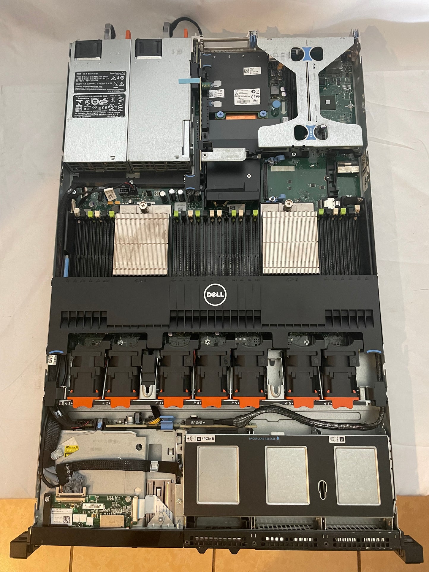 Dell PowerEdge R620 2x Intel Xeon E5 2.90GHz 8GB RAM ECC 2X 750W PSU