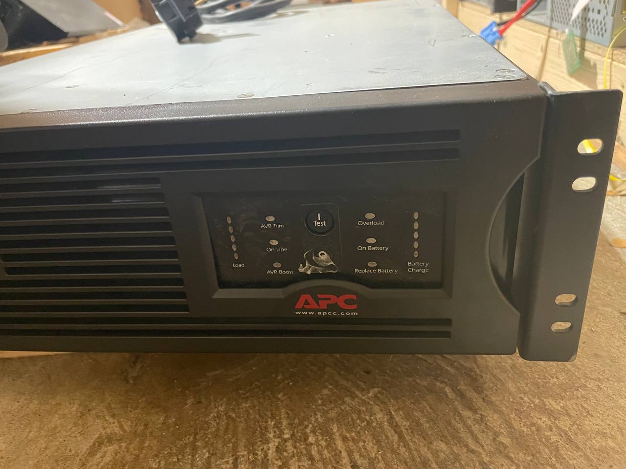 Used APC Smart-UPS XL SUA2200RMXL3U 2200VA 3U Rackmount UPS System New Battery