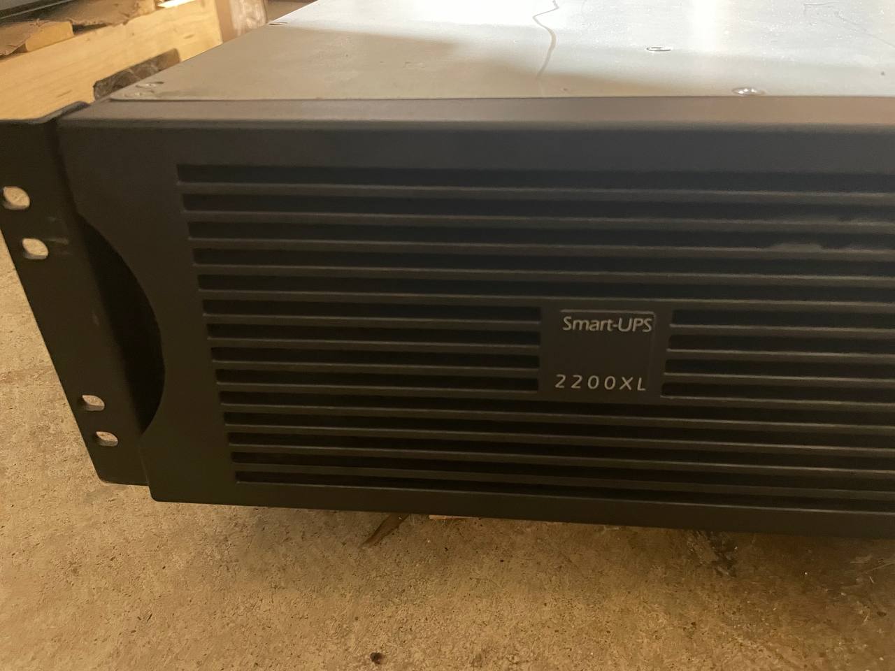 Used APC Smart-UPS XL SUA2200RMXL3U 2200VA 3U Rackmount UPS System New Battery