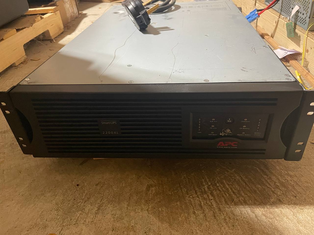 Used APC Smart-UPS XL SUA2200RMXL3U 2200VA 3U Rackmount UPS System New Battery