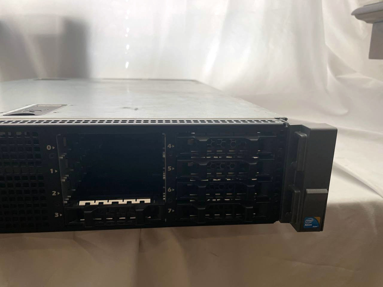 Dell PowerEdge R710 #1 2x Intel Xeon E5650 2.66GHz 4GB RAM ECC 2X 870W PSU