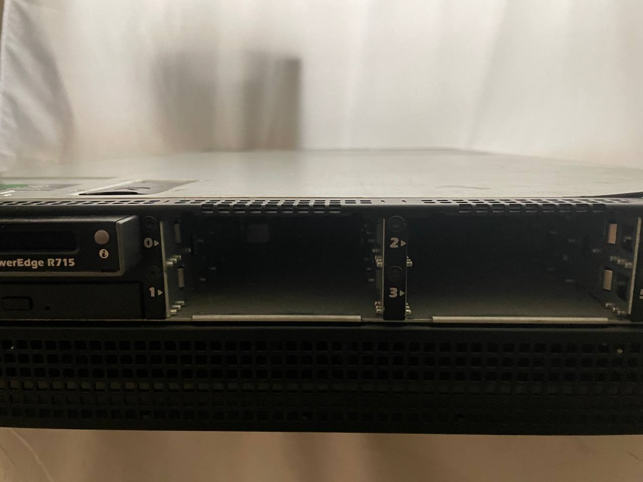 Dell PowerEdge R715 2x AMD Opteron 6174 12-Core 4GB RAM ECC 2X 750W PSU