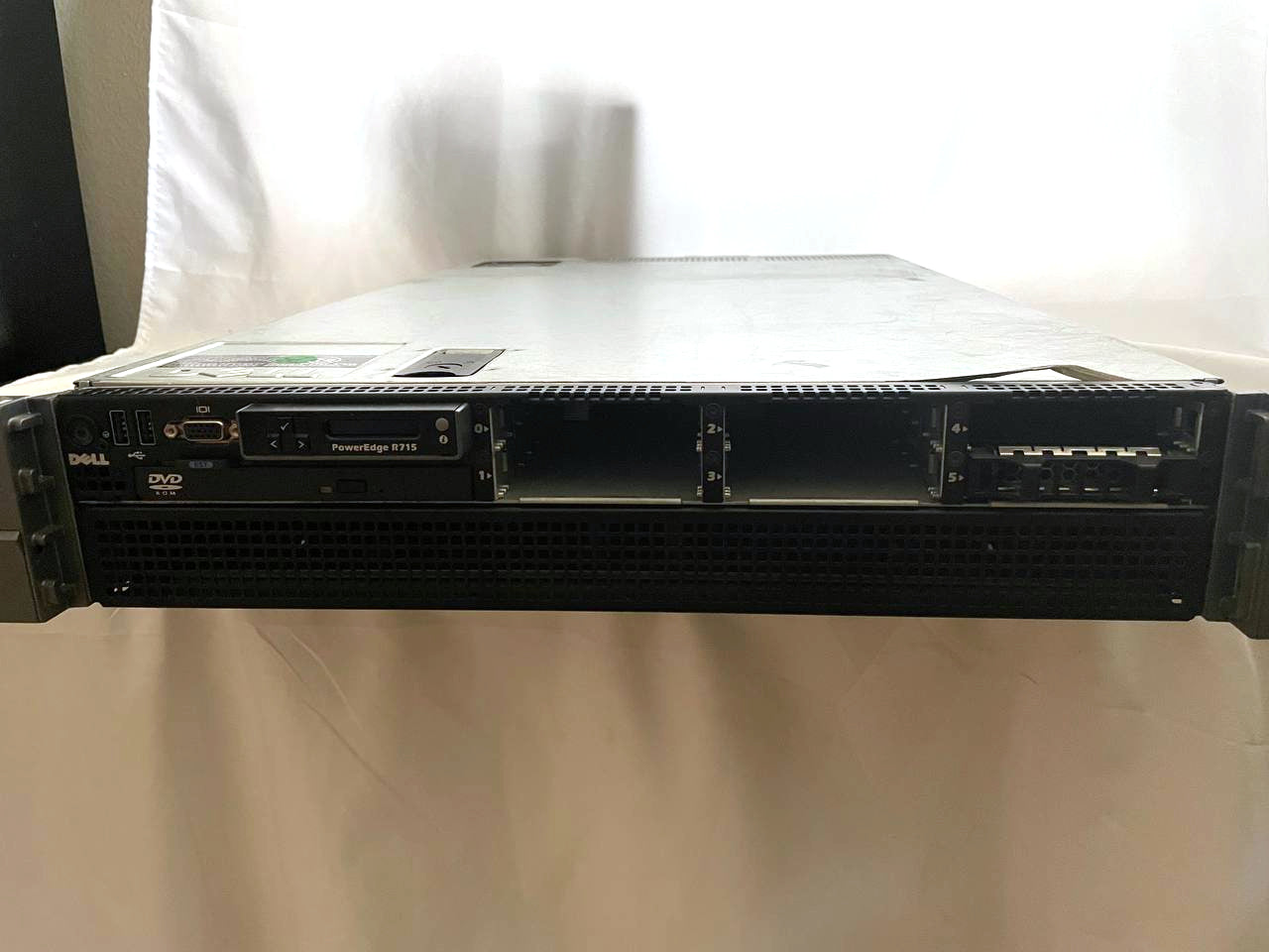 Dell PowerEdge R715 2x AMD Opteron 6174 12-Core 4GB RAM ECC 2X 750W PSU