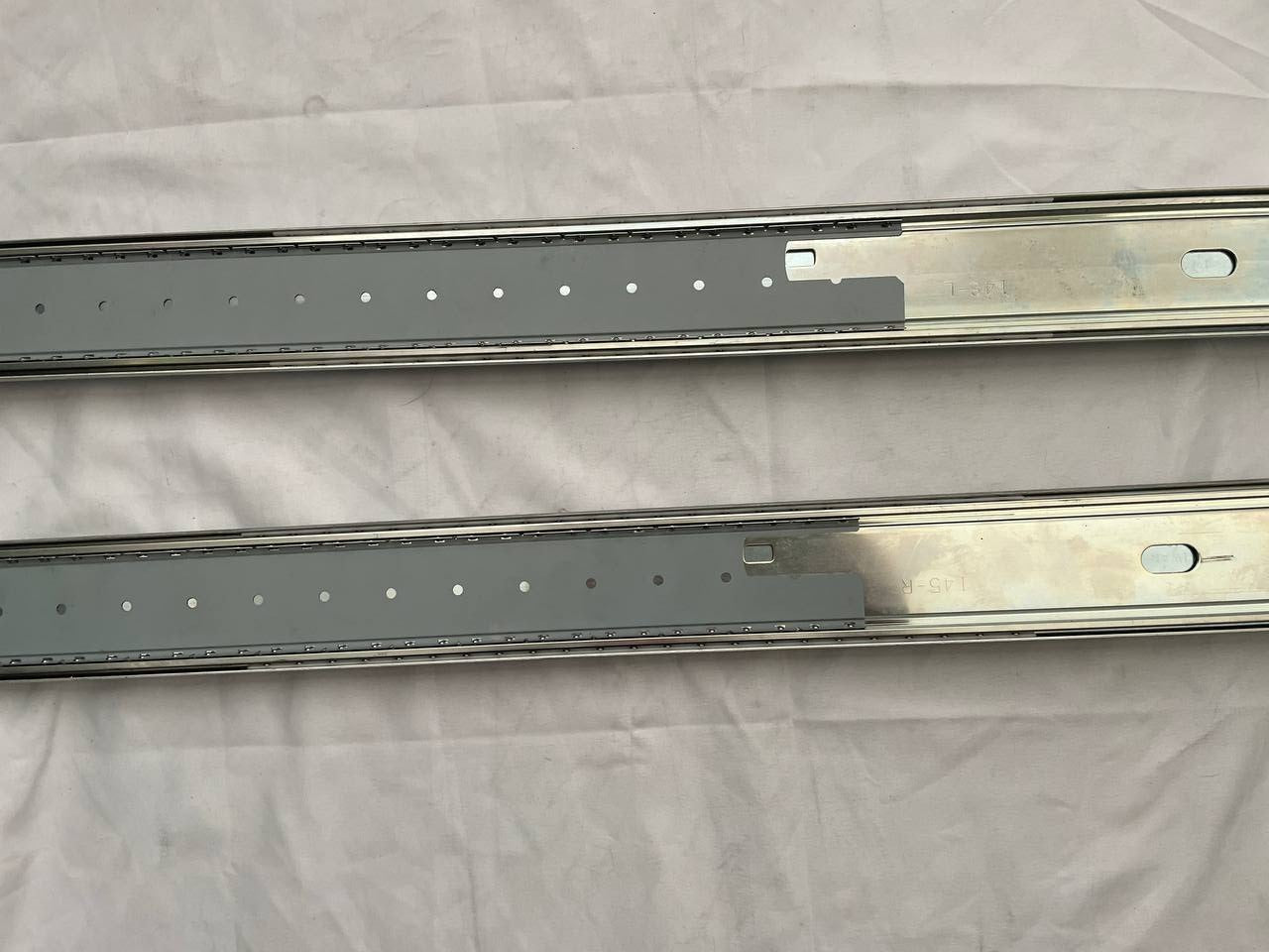 Dell 0J7H9H 0Y8P81 Rackmount Server Rails Left and Right Pair B3