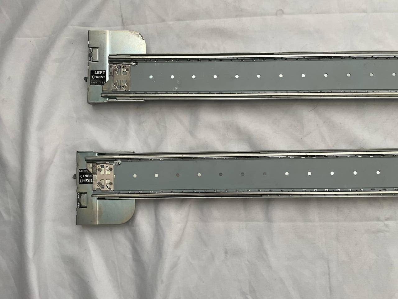 Dell 0J7H9H 0Y8P81 Rackmount Server Rails Left and Right Pair B3