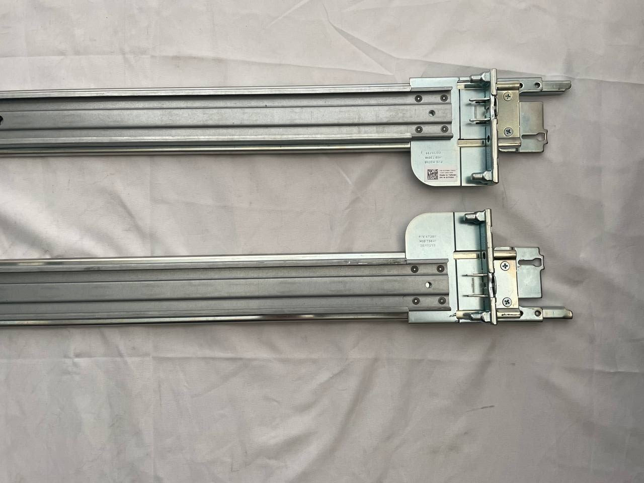 Dell 0J7H9H 0Y8P81 Rackmount Server Rails Left and Right Pair B3